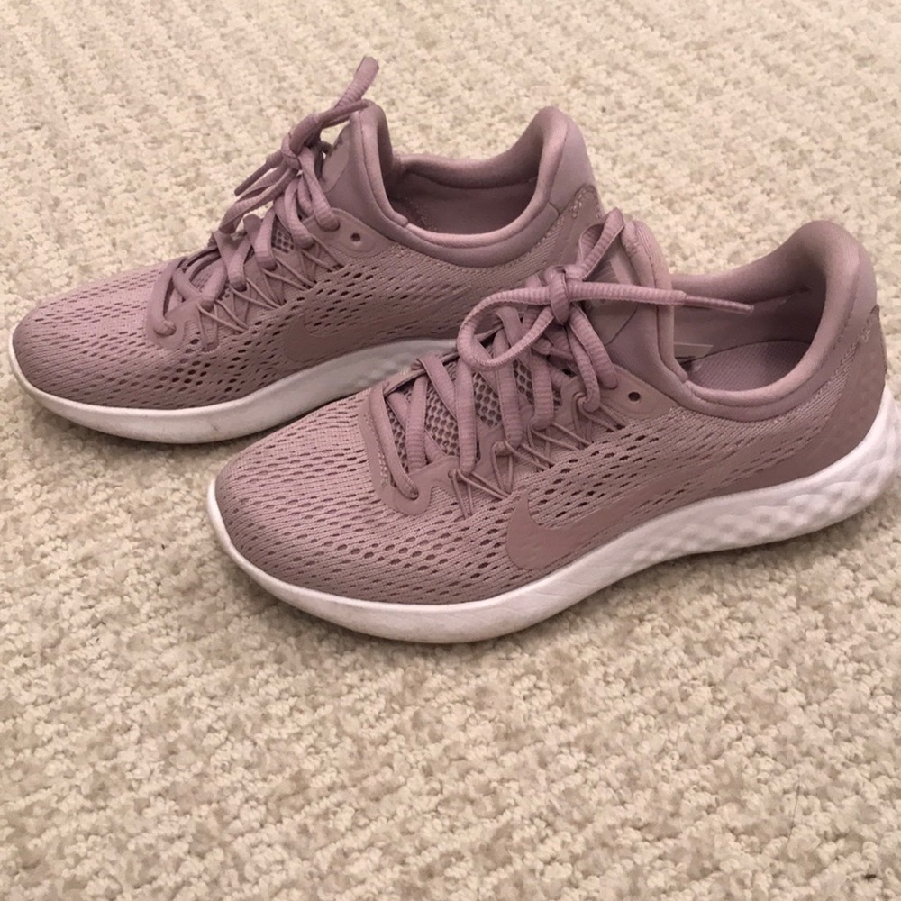 NIKE running shoe, size 5.5